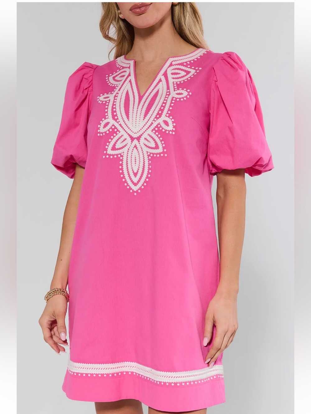 Avara Exclusive Roxanne Vibrant Pink Embroidered Short Shift Dress Sz M $98 - Picture 2 of 7